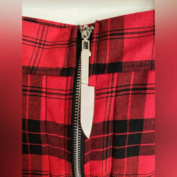 Red pleated plaid skirt with knife zipper back NWT - Picture 3 of 6